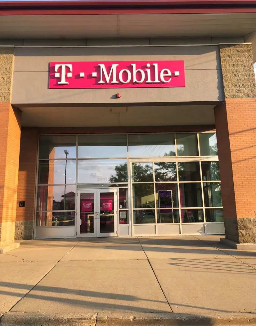 Exterior photo of T-Mobile store at W Schaumburg Rd & Barrington Rd, Schaumburg, IL