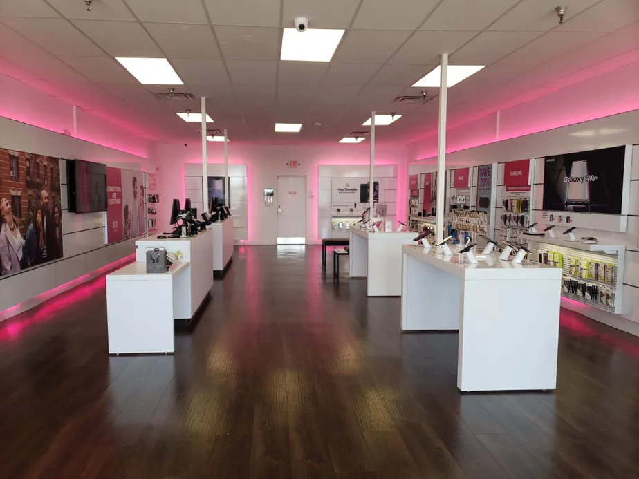  Interior photo of T-Mobile Store at State Rd 44 & Duran Dr, Shelbyville, IN 