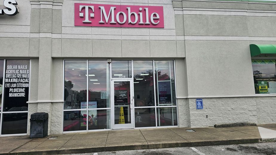 Exterior photo of T-Mobile Store at 7th Ave & S 34th Street, Corsicana, TX