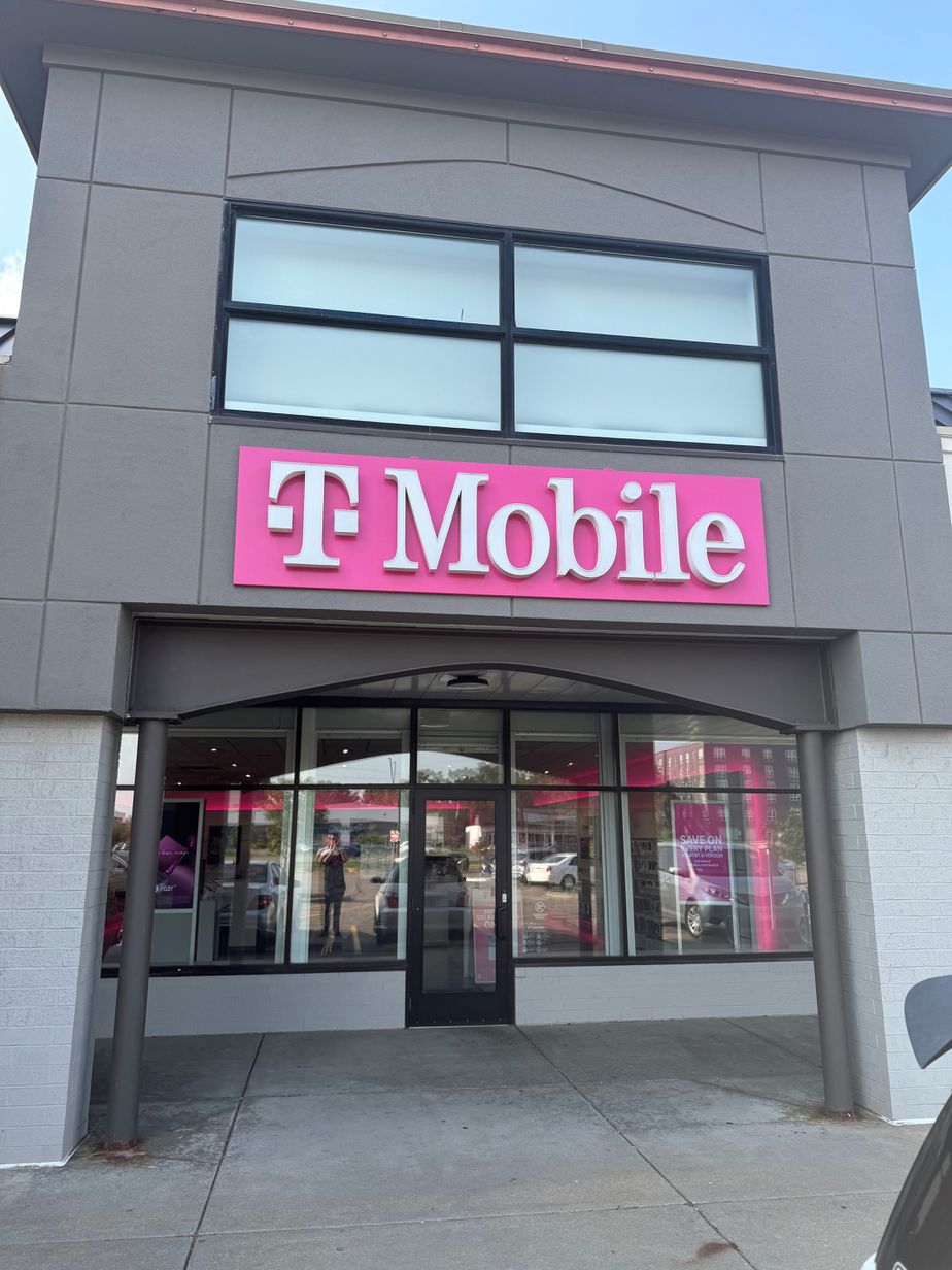 Exterior photo of T-Mobile Store at Shoppes at Knollwood, St Louis Park, MN
