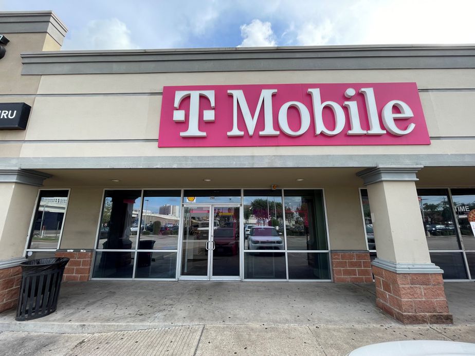 Exterior photo of T-Mobile Store at Hwy 59 & Hillcroft, Houston, TX