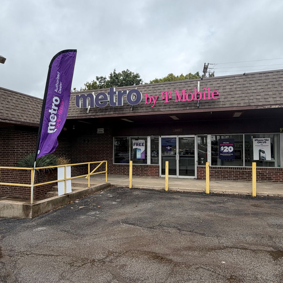Metro by T-Mobile 11032 E US Highway 40 - 11032 E US Highway 40 