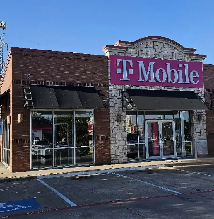 Exterior photo of T-Mobile Store at Camp Wisdom-GP, Grand Prairie, TX