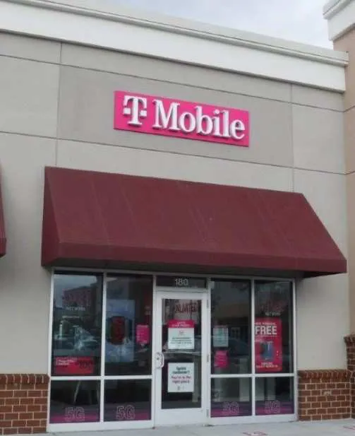 Exterior photo of T-Mobile Store at University Blvd & Chandler Pl, Suffolk, VA