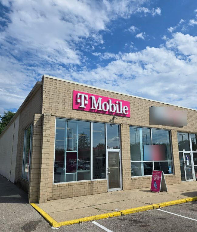 Exterior photo of T-Mobile Store at Canton & Triplett, Akron, OH