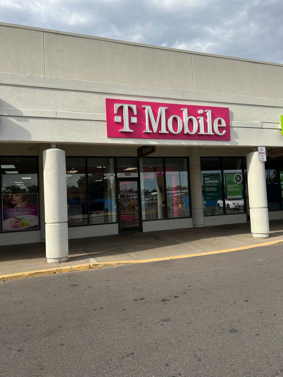 Exterior photo of T-Mobile Store at E 6th Ave & Peoria St, Aurora, CO