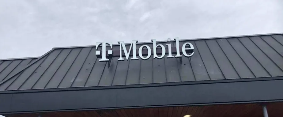 Exterior photo of T-Mobile store at Lee Jackson Memorial Hwy & Majestic Ln 2, Fairfax, VA