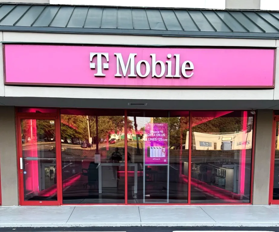  Exterior photo of T-Mobile Store at Perry Highway & Brown Rd, Wexford, PA 
