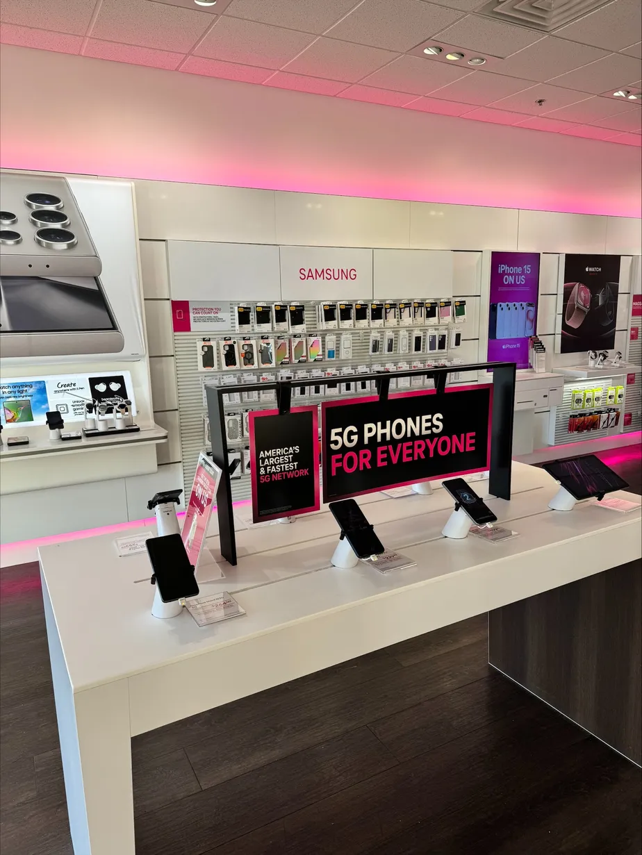  Interior photo of T-Mobile Store at Liberty Triangle, Liberty, MO 