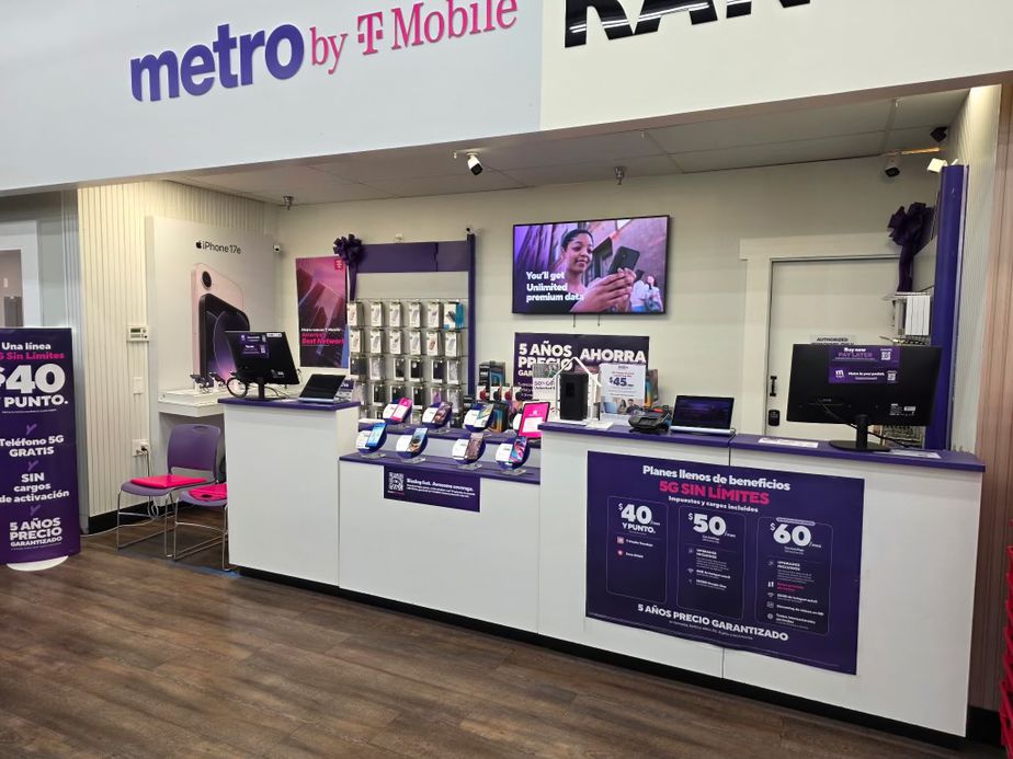 Metro by T-Mobile 580 S State St - 580 S State St 