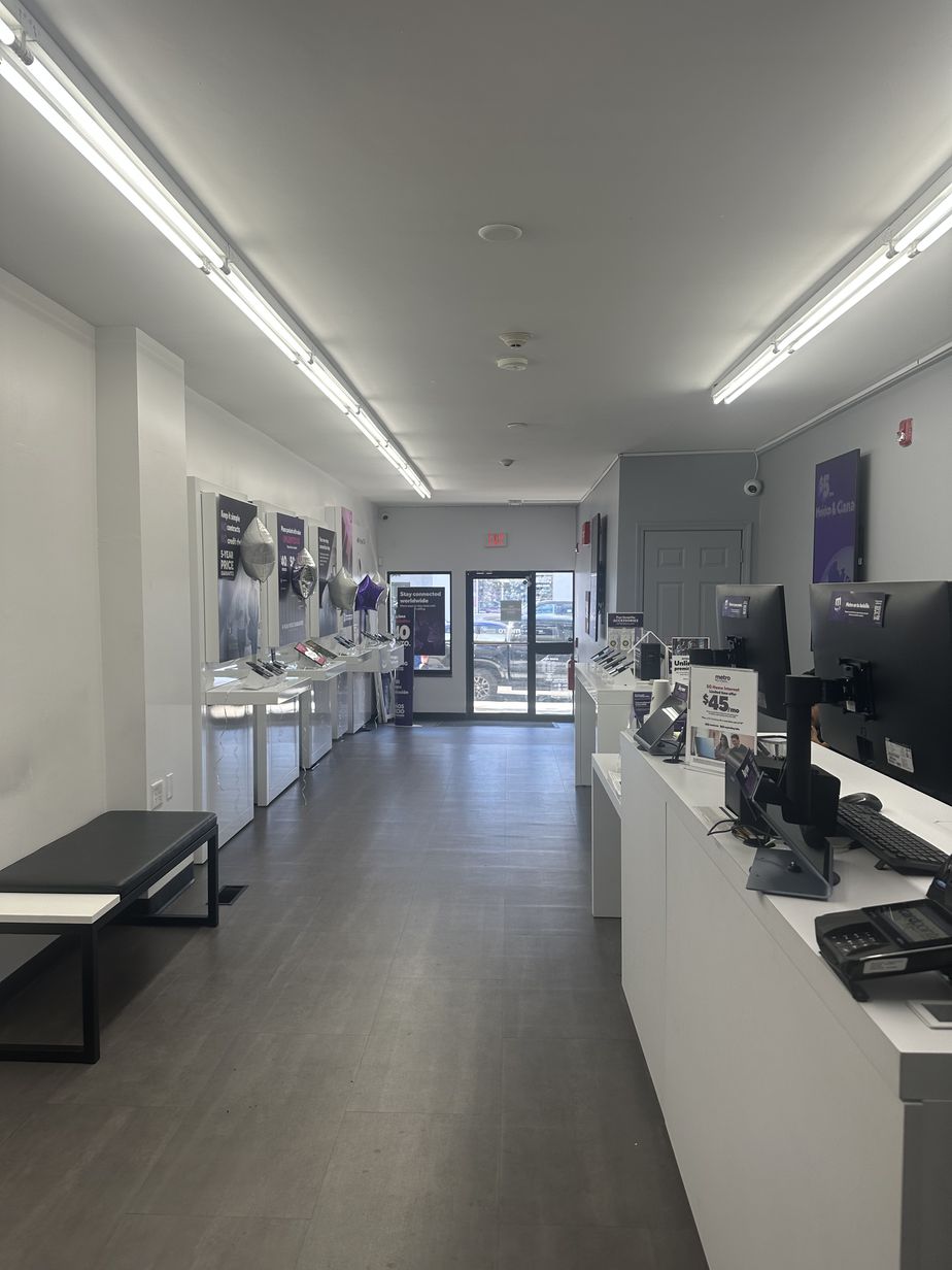 Metro by T-Mobile 345 Broadway - 345 Broadway 