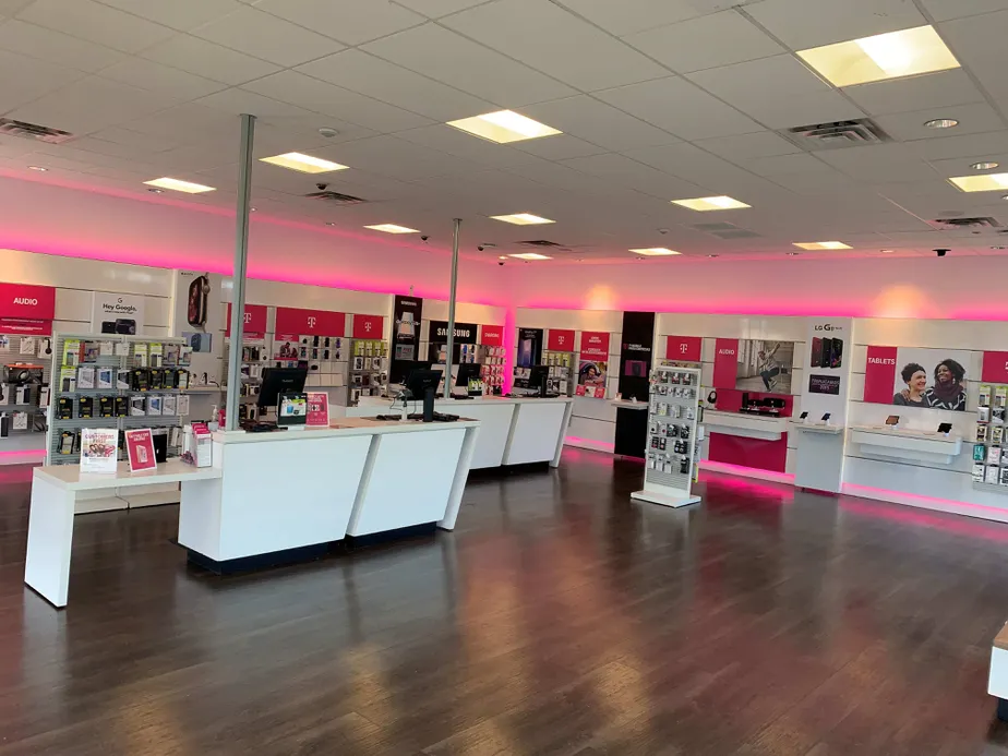 Foto del interior de la tienda T-Mobile en 23rd & Meridian, Oklahoma City, OK