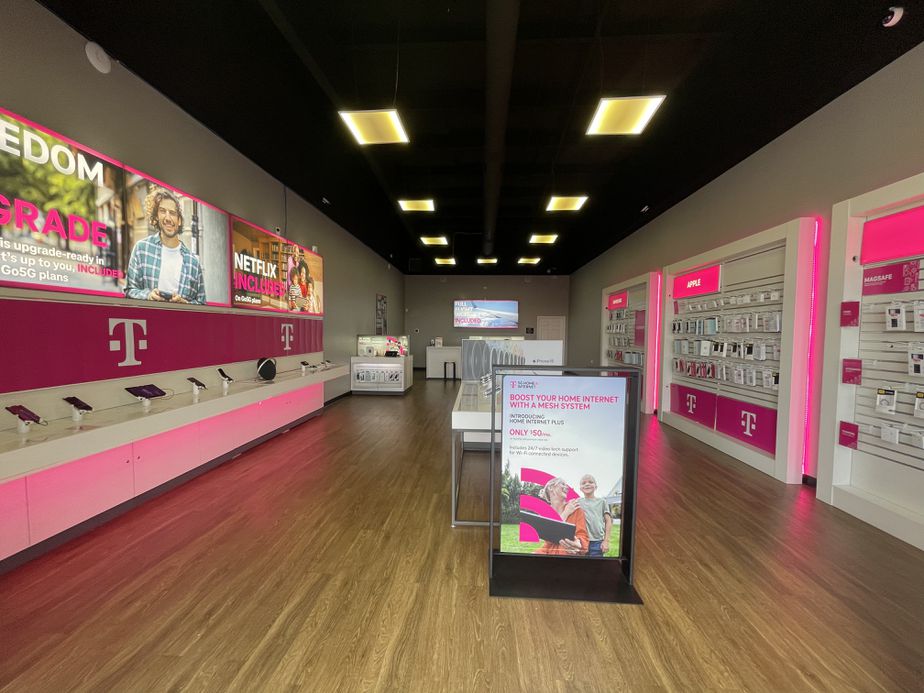 Interior photo of T-Mobile Store at Bass Pro Pkwy & Interstate 30, Little Rock, AR