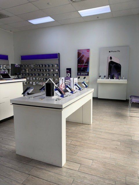 Metro by T-Mobile 3321 S Congress Ave - 3321 S Congress Ave 