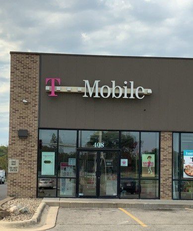 Exterior photo of T-Mobile Store at Crossroads Dr SW & US 14, Rochester, MN