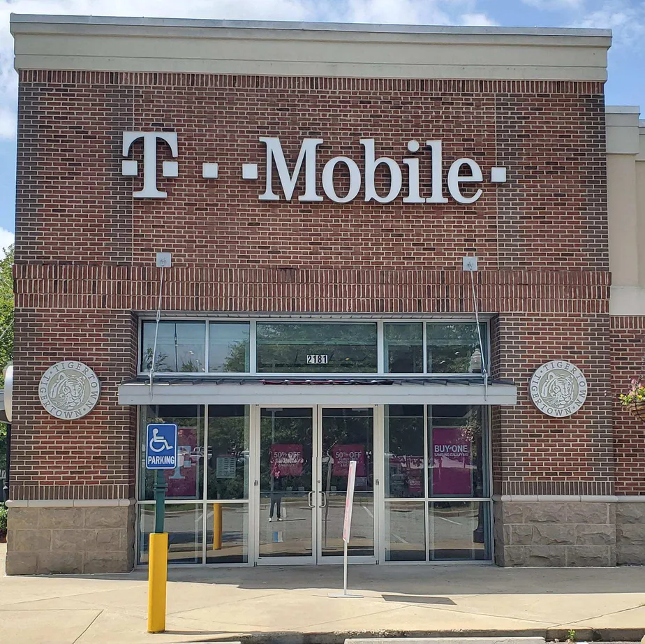  Exterior photo of T-Mobile store at I-85 & Hwy 280, Opelika, AL 