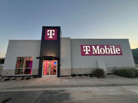  Exterior photo of T-Mobile Store at E Main & Dr MLK Jr, Lincolnton, NC 