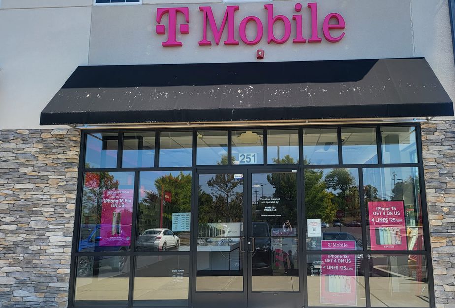 Exterior photo of T-Mobile Store at Metro Dr & Arabian Ct, Warrington, PA