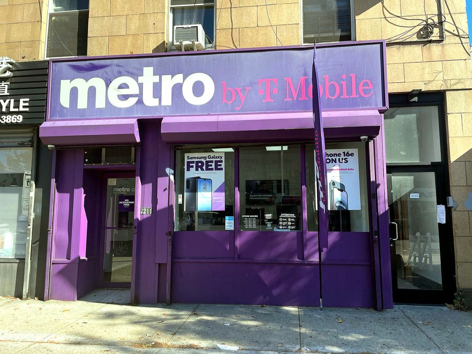 Metro by T-Mobile 2211 65th St - 2211 65th St 