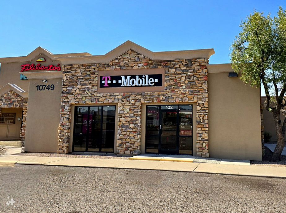 Exterior photo of T-Mobile Store at Apache Trail, Apache Junction, AZ