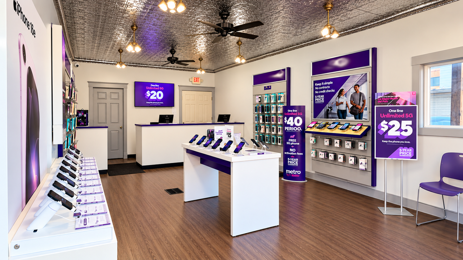 Metro by T-Mobile 360 North St - 360 North St 
