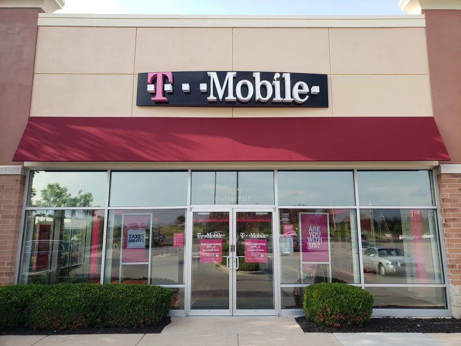 Exterior photo of T-Mobile store at Butterfield Rd & Naperville Rd, Wheaton, IL
