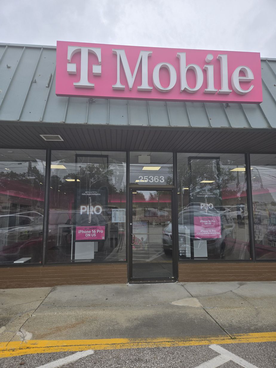 Exterior photo of T-Mobile Store at Lorain Rd & Great Nthrn Blvd, North Olmsted, OH
