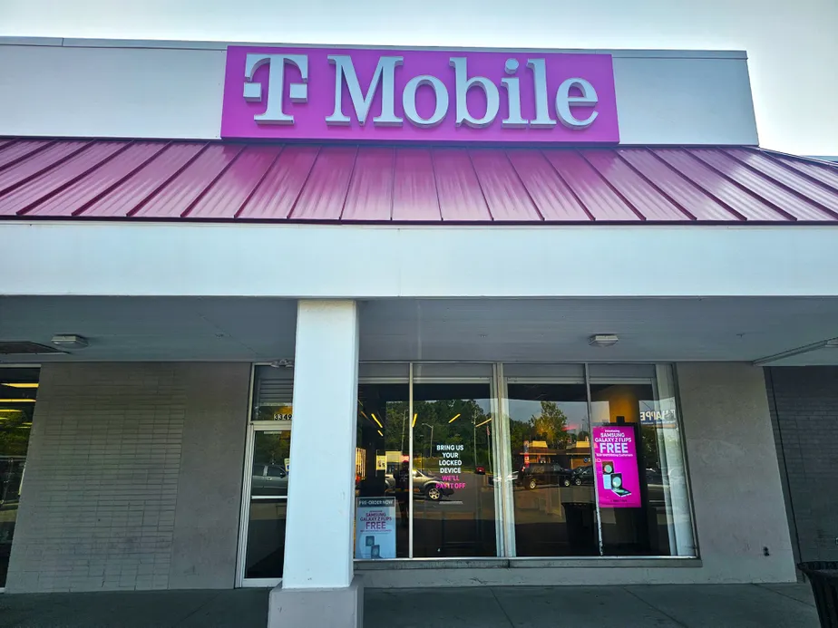 Exterior photo of T-Mobile Store at Kentucky Ave & S Lyons Ave, Indianapolis, IN