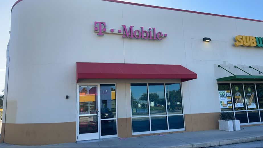 Exterior photo of T-Mobile Store at US 192 & Arabian Nights, Celebration, FL