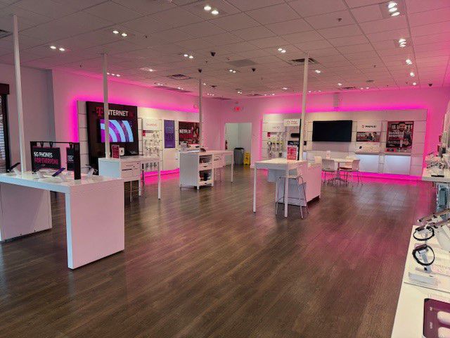 Interior photo of T-Mobile Store at 400 N & I-15, Bountiful, UT