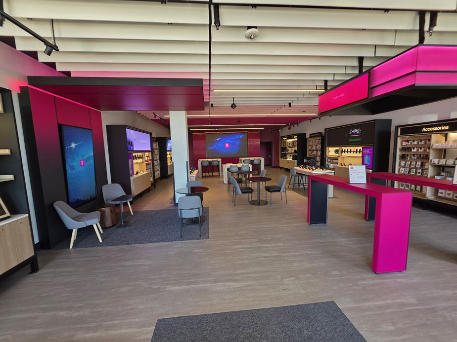  Interior photo of T-Mobile Store at Dulles Retail Pl & Columbia Pl, Sterling, VA 