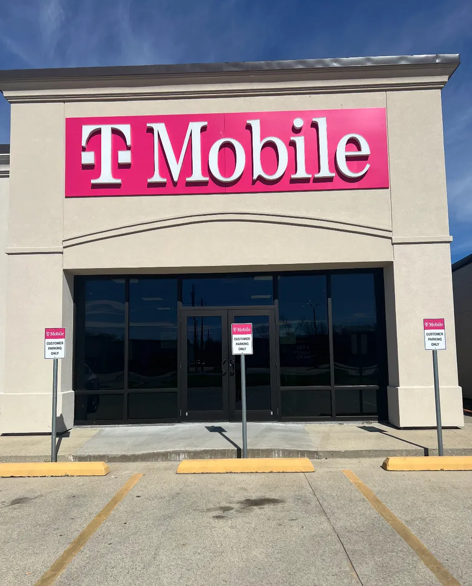 Foto del exterior de la tienda T-Mobile en LA-3162 & LA-3235, Cut Off, LA