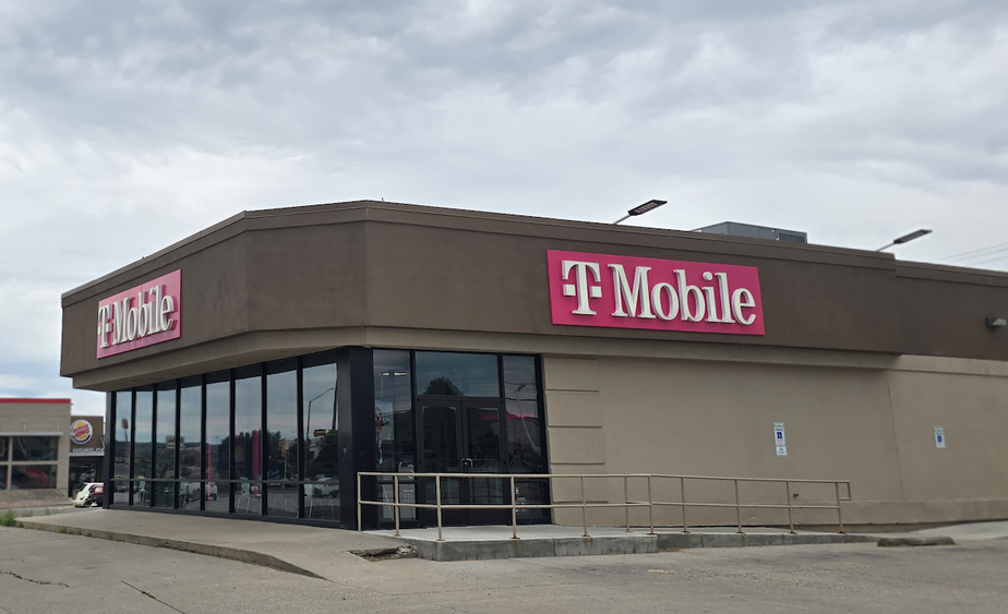 Exterior photo of T-Mobile Store at Hwy 491 & Metro, Gallup, NM