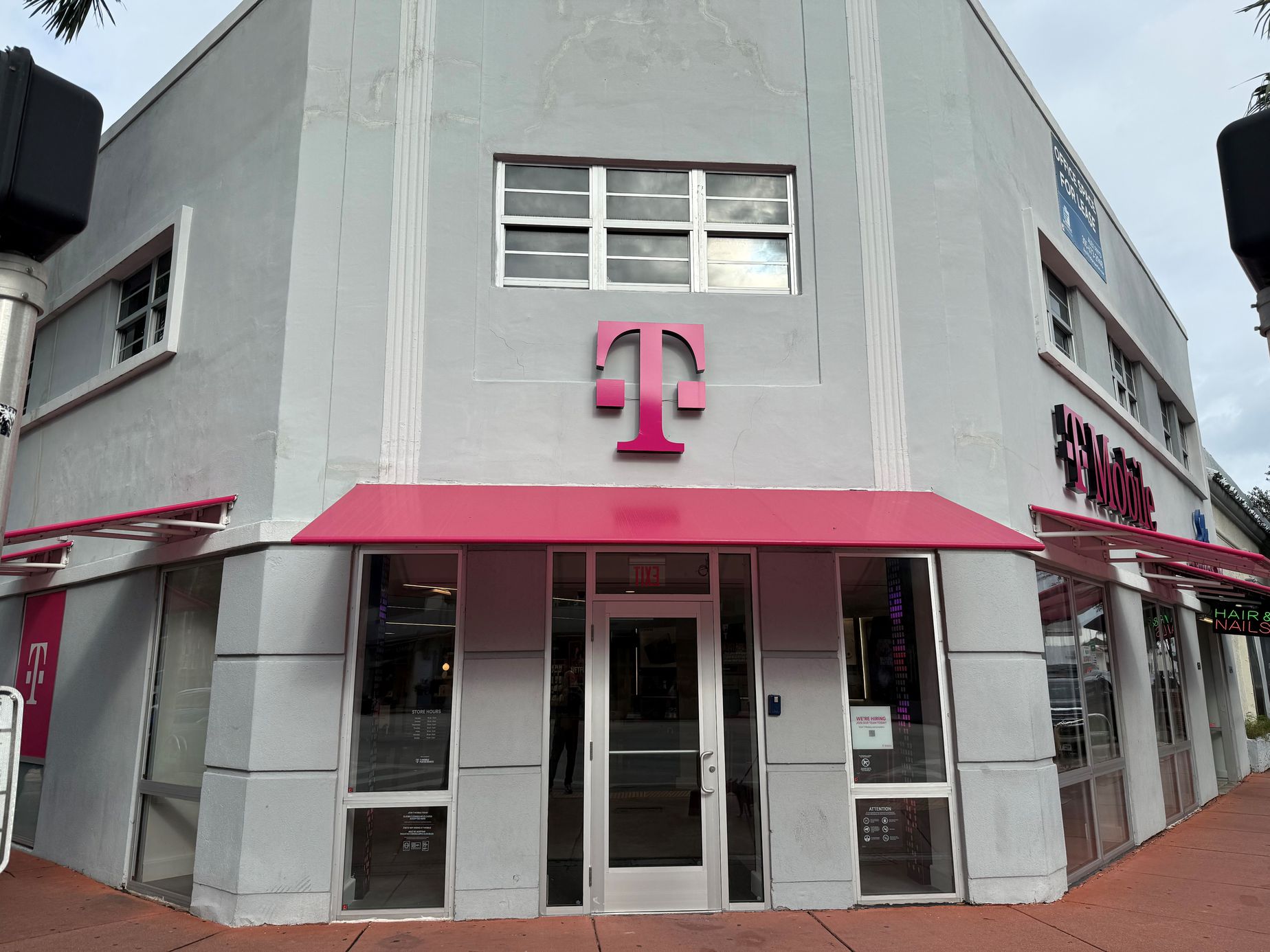 T-Mobile Alton & Lincoln: Experience Store in Miami Beach, FL