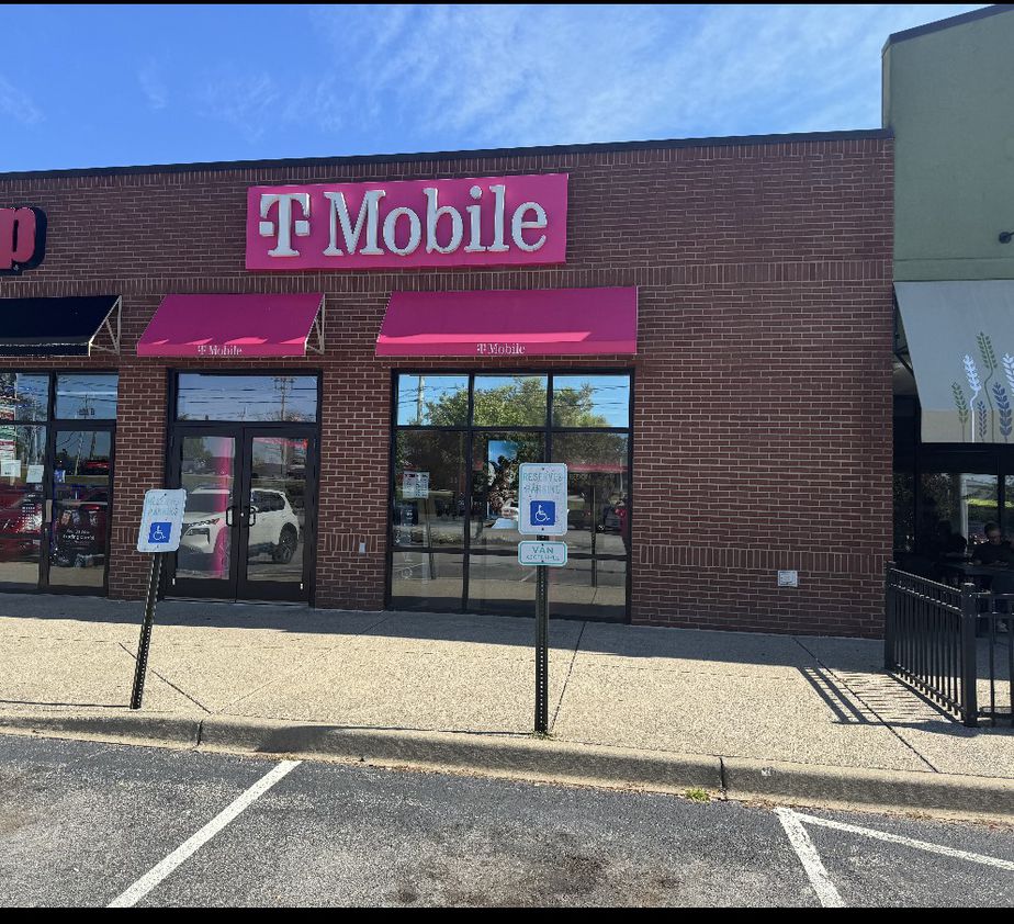 Exterior photo of T-Mobile Store at W Ridge Dr & Lawrenceburg Rd, Frankfort, KY