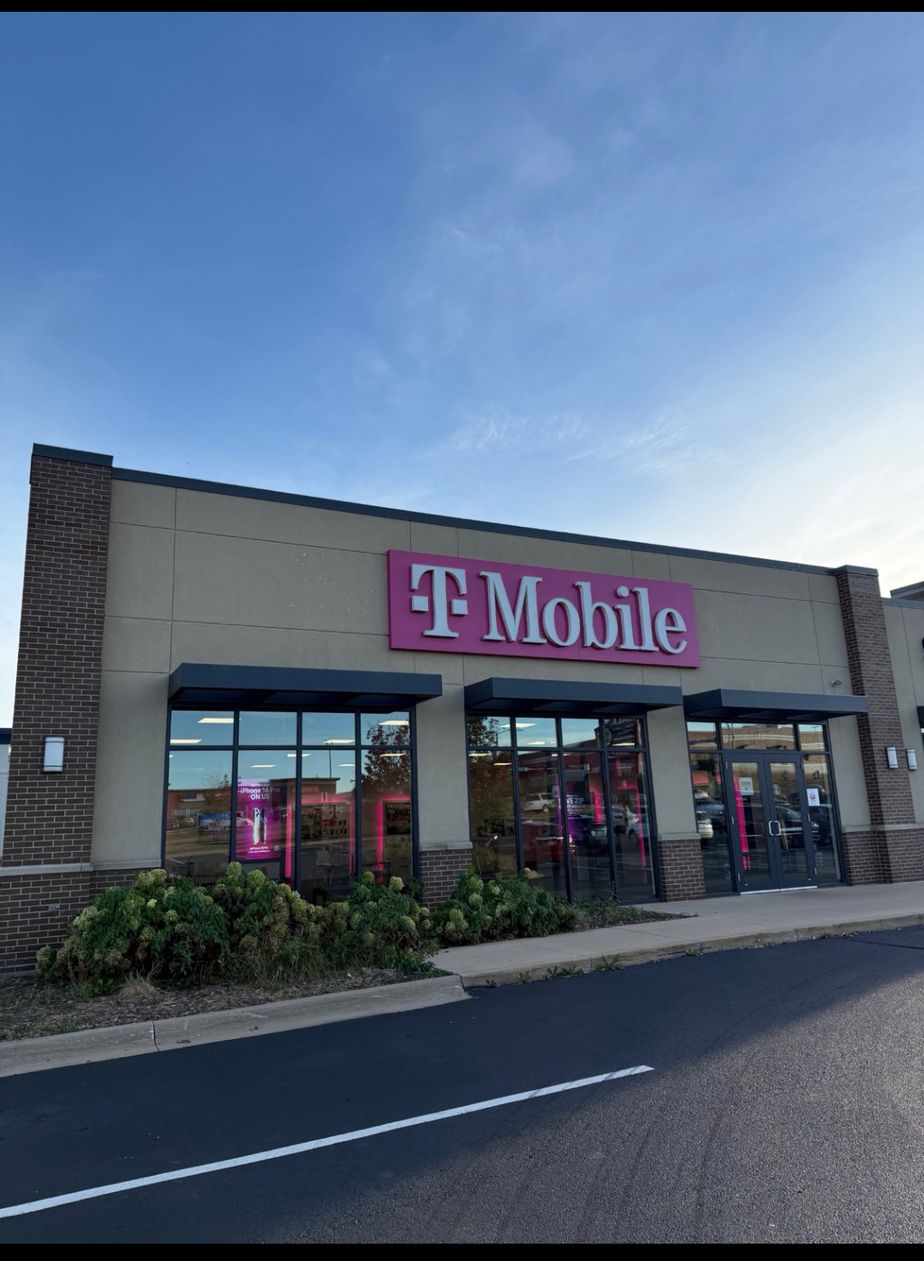 Exterior photo of T-Mobile Store at Dodge St & Wacker Dr, Dubuque, IA