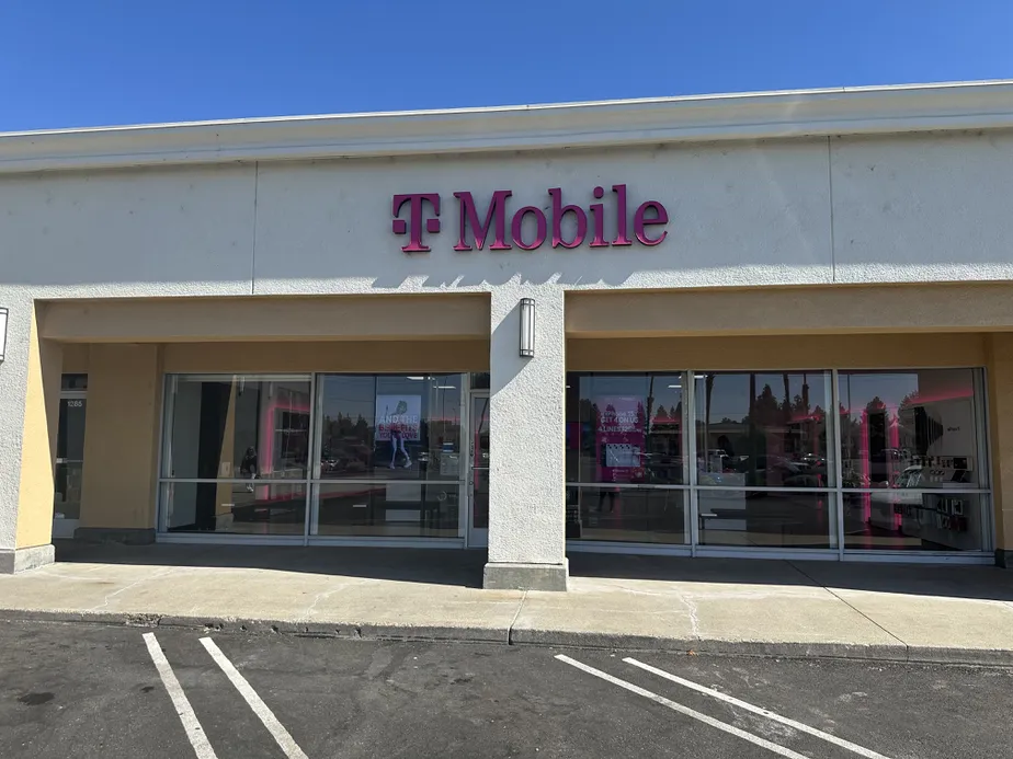  Exterior photo of T-Mobile Store at Marketplace on Yosemite Ave, Manteca, CA 
