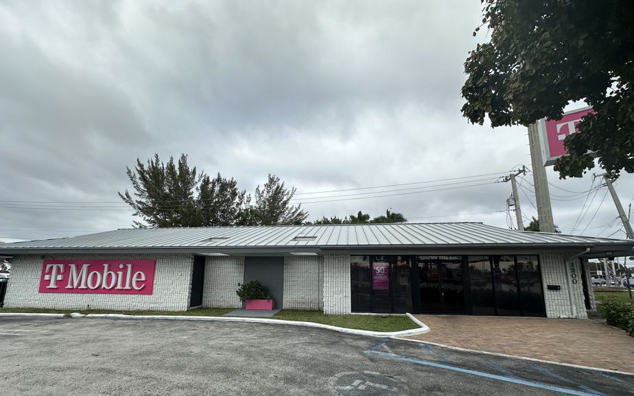Exterior photo of T-Mobile Store at 87th & 12th, Doral, FL