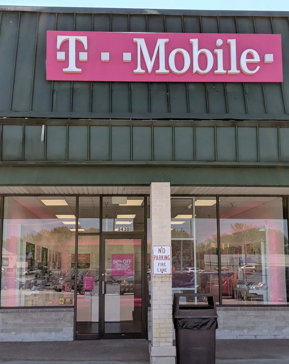  Exterior photo of T-Mobile store at Center Ridge Rd & Pitts Blvd, North Ridgeville, OH 