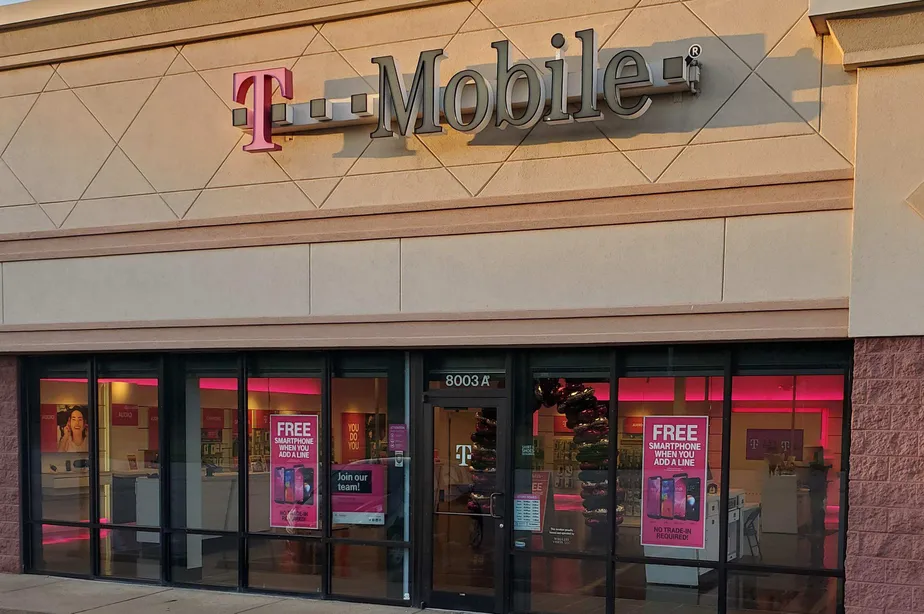 Exterior photo of T-Mobile store at W Florissant & Lucas-hunt, Jennings, MO