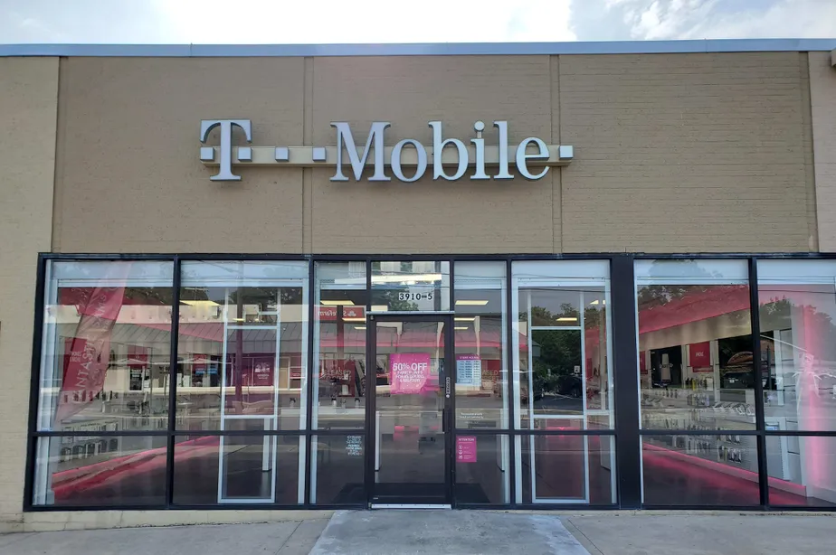 Exterior photo of T-Mobile store at Mccullough & Hildebrand, San Antonio, TX
