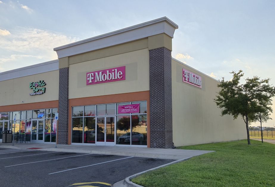 Exterior photo of T-Mobile Store at Hwy 281 & Trenton Rd, Edinburg, TX