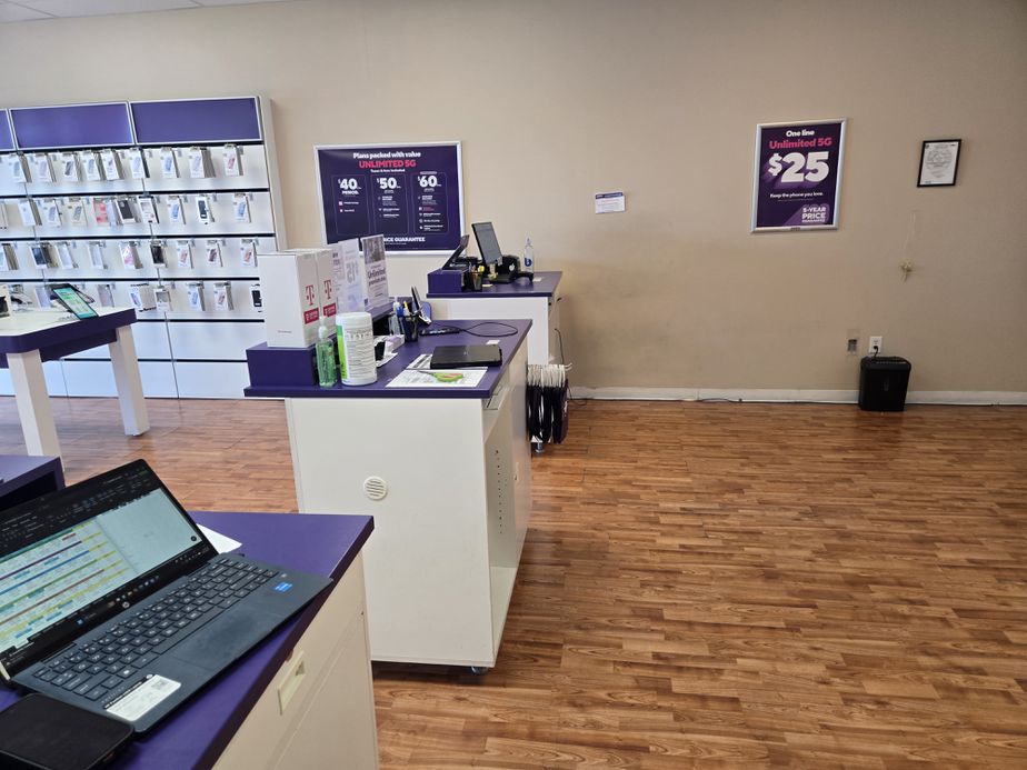 Metro by T-Mobile 12302 Montana Ave - 12302 Montana Ave 