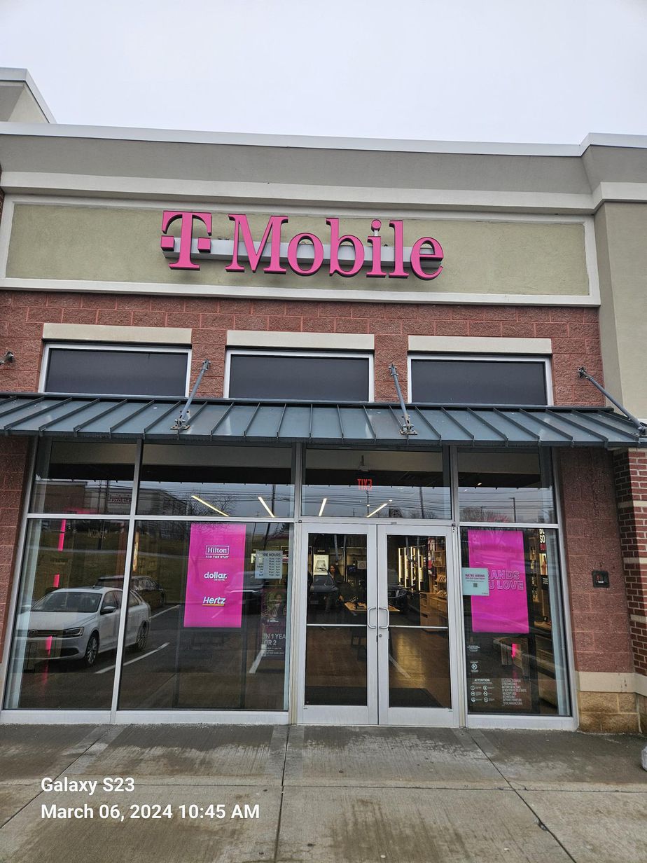 Exterior photo of T-Mobile Store at Balltown Rd & State St, Schenectady, NY