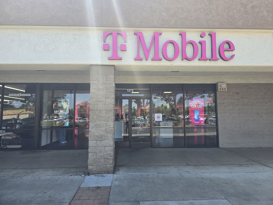 Exterior photo of T-Mobile Store at Olive & Austin, Merced, CA