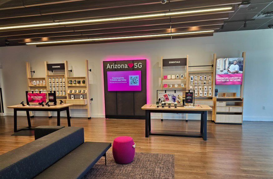 T-Mobile I-10 & Ray