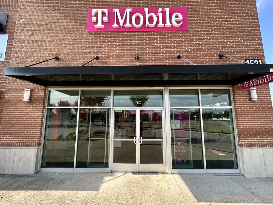 Exterior photo of T-Mobile Store at Hwy 380 & Graves, Mckinney, TX