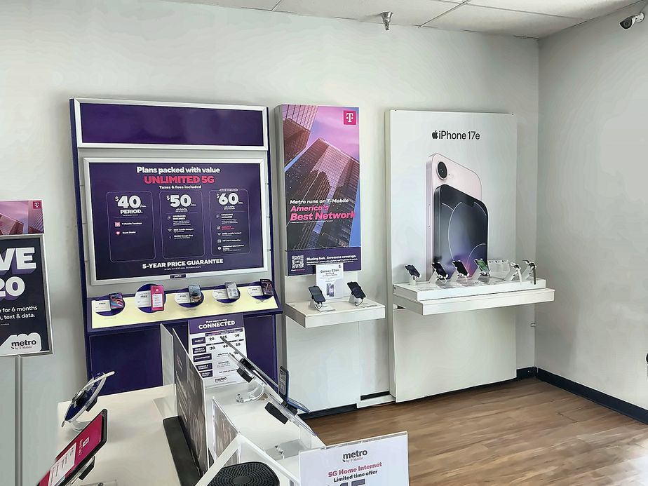 Metro by T-Mobile 322 E Brown Rd - 322 E Brown Rd 