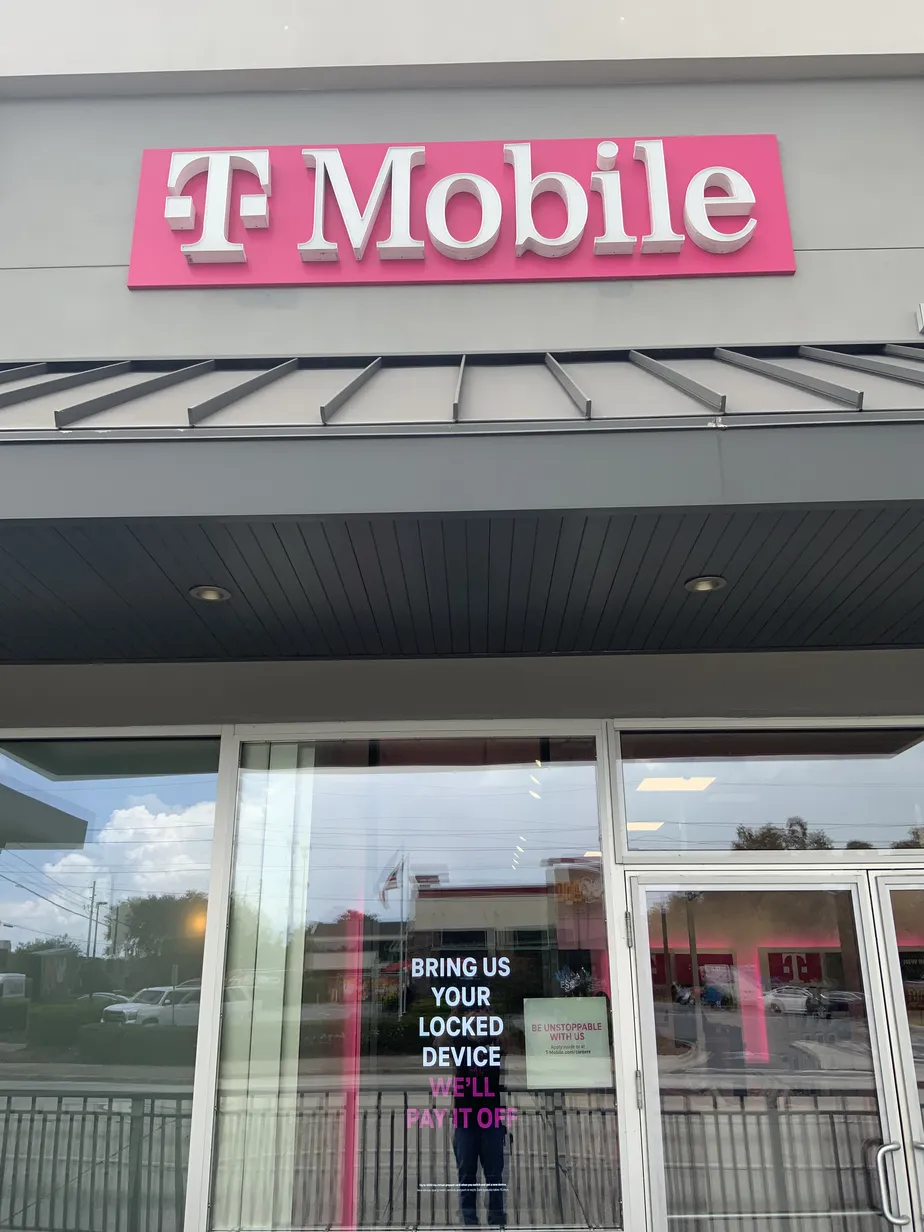 Exterior photo of T-Mobile Store at S Orlando Ave & Minnesota Ave, Winter Park, FL