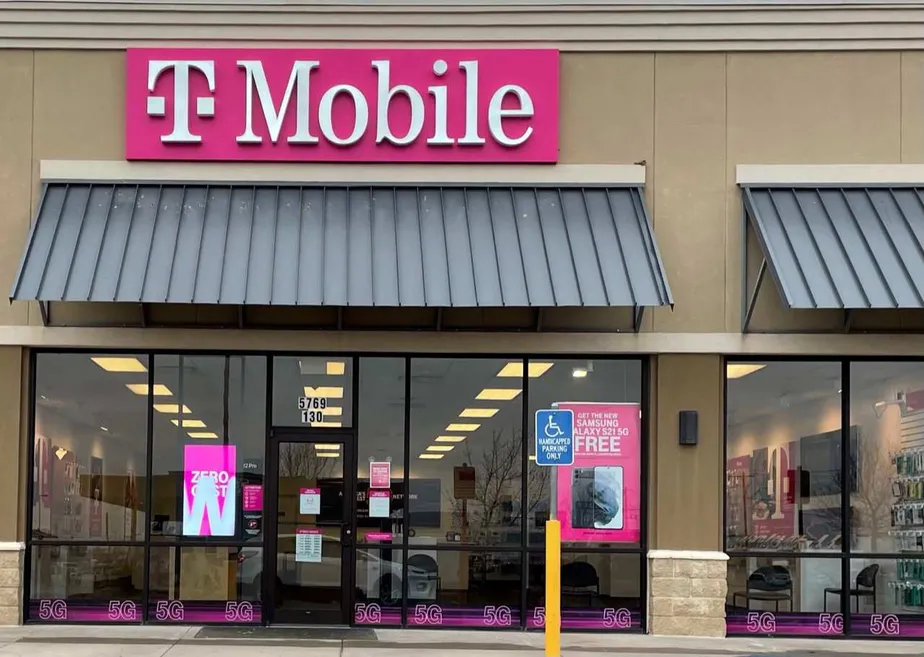 Exterior photo of T-Mobile store at Sherwood Way & Sunset Dr, San Angelo, TX
